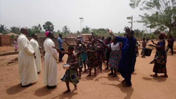 Visite pastorale à Attitogon